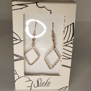 Sseko Gold Diamond Shaped Earrings NIB